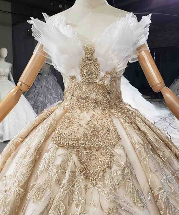 luxurious Appliques Crystal V-Neck Wedding Dress 2020