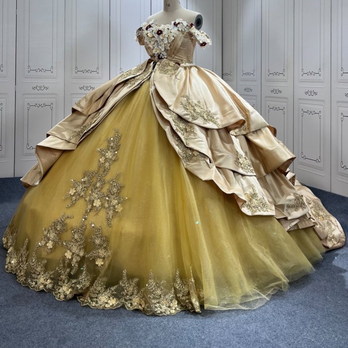 Gold Quinceanera Dress Sweet 15 Evening Dress Crystal Sleeveless Ball Gown Beading Flowers Vestido De Quinceañera C04