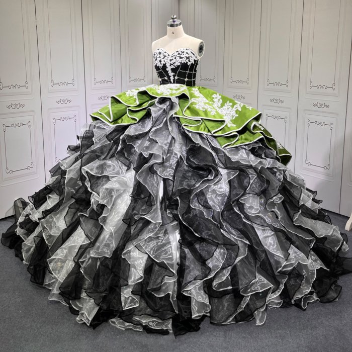 Black Quinceanera Dress Sweet 15 Evening Dress Crystal Sleeveless Ball Gown Beading Vestido De Quinceanera C36