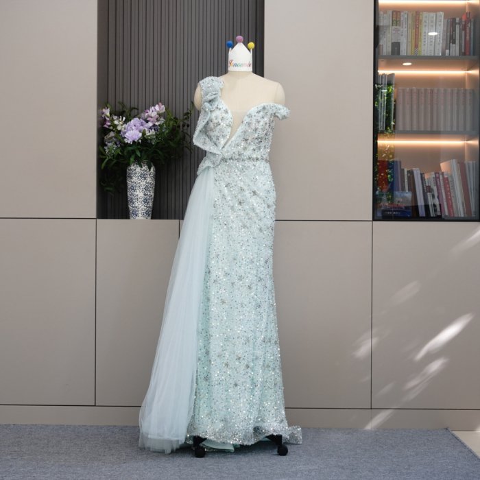 Luxury Dubai Light Blue Evening Dresses Crystal Sequined Prom Dresses Elegant Women Wedding Formal Party Gown MH02
