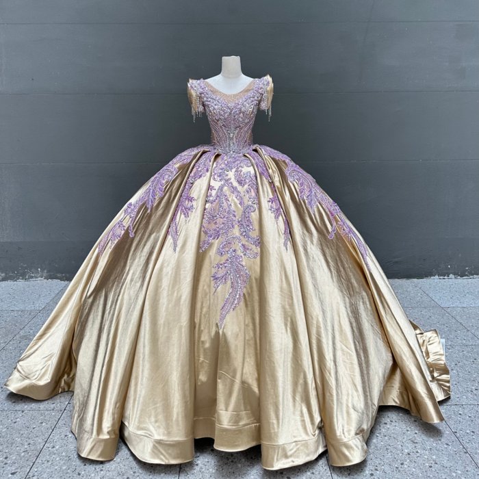 2025 Gold Purple Quinceanera Dress Sweet 15 Quinceañera Flowers Vestidos De 15 Años Sequined Beading Lace Evening Party Dress MW65