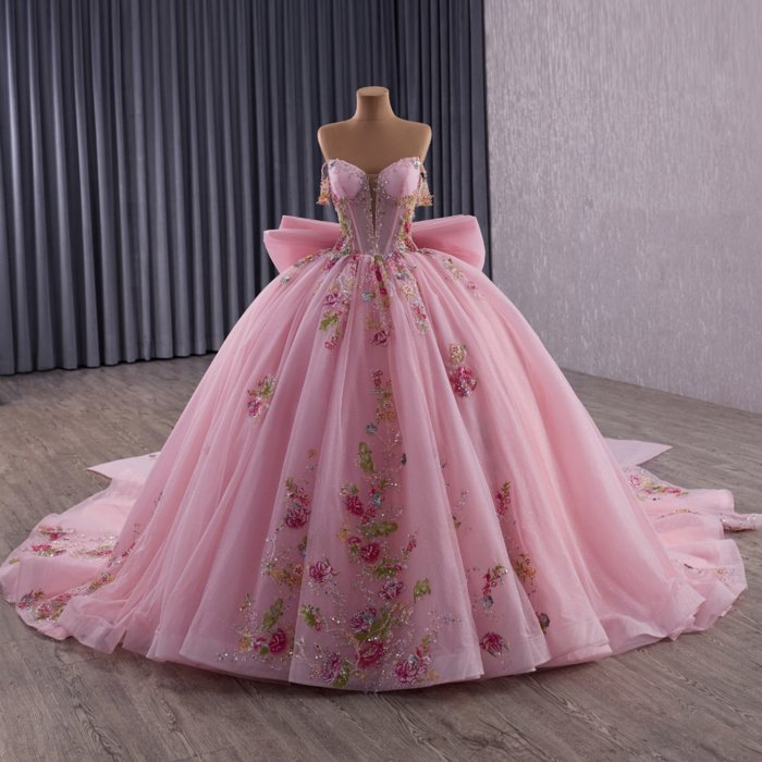 2025 Pink Quinceanera Dress Strapless Sweet 15 Quinceañera Flowers Vestidos De 15 Años Sequined Beading Lace Evening Party Dress 251082