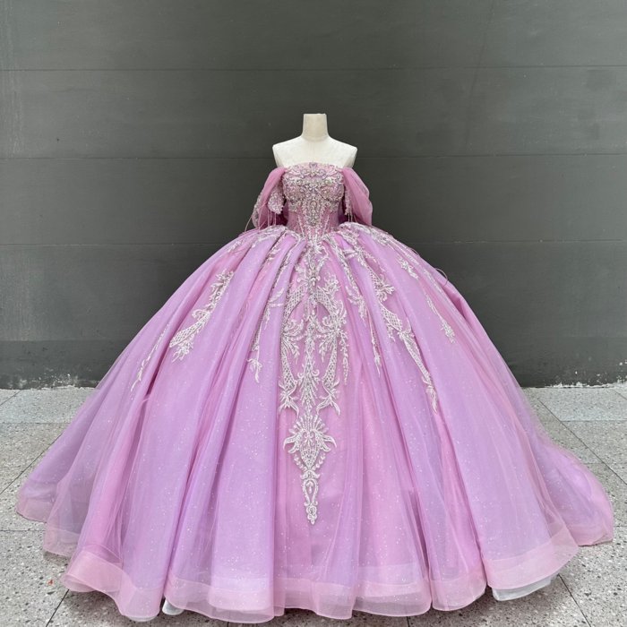 2025 Purple Quinceanera Dress Strapless Sweet 15 Quinceañera Flowers Vestidos De 15 Años Sequined Beading Lace Evening Party Dress MW62