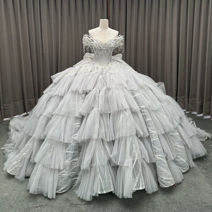 2025 Silver Quinceanera Dress Sweet 15 Grey Quinceañera Flowers Vestidos De 15 Años Sequined Beading Lace Luxury Evening Party Dress MW67