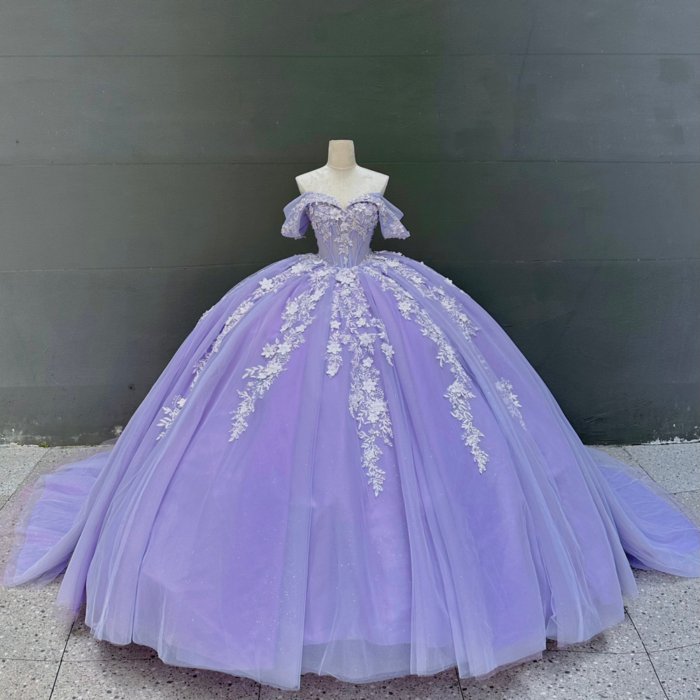 2025 Lilac Quinceanera Dress Sweet 15 Quinceañera Flowers Vestidos De 15 Años Sequined Beading Lace Purple Off Shoulder Evening Party Dress MW77