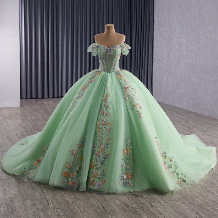2025 Green Quinceanera Dress Off Shoulder Sweet 15 Quinceañera Flowers Vestidos De 15 Años Sequined Beading Lace Evening Party Dress 251066