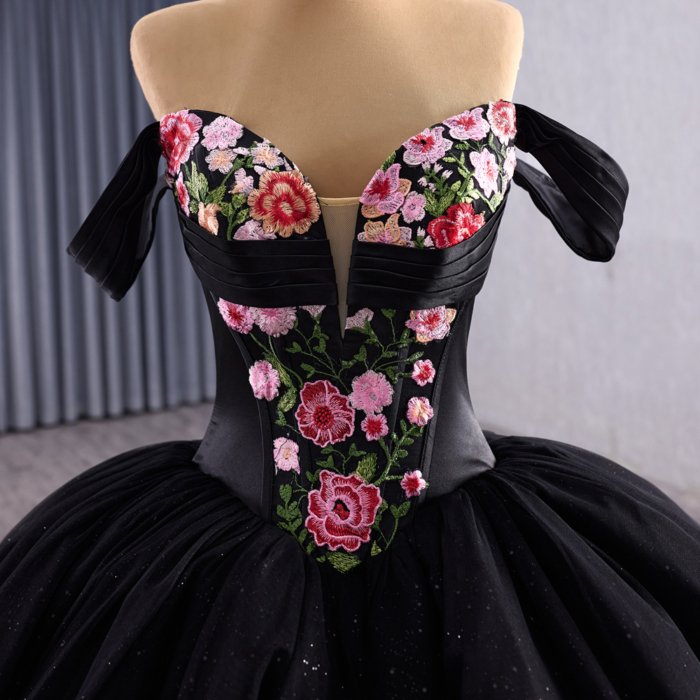 2025 Black Quinceanera Dress Sweet 15 Quinceañera Flowers Vestidos De 15 Años Sequined Beading Lace Evening Party Dress 251086 - Image 6