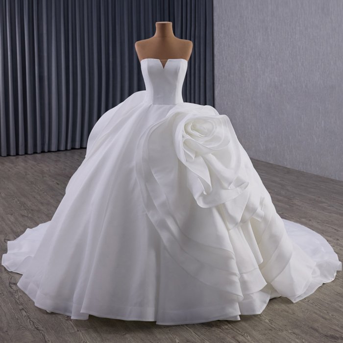 2025 Strapless Wedding Dress Elegant Bridal Gown Flowers Vestidos De Novias Sequined Beading Lace Evening Party Dress 251098