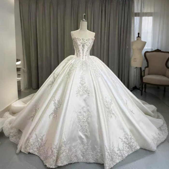 2025 Satin Wedding Dress Elegant Strapless Bridal Gown Vestidos De Novias Sequined Beading Lace Evening Party Dress OY04