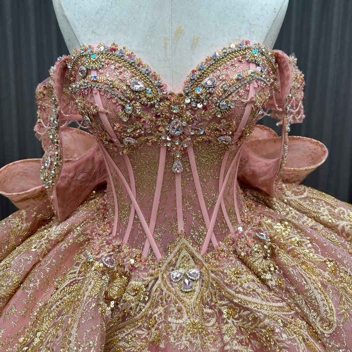 2025 Off Shoulder Rose Gold Quinceanera Dress Sweet 15 Quinceañera Flowers Vestidos De 15 Años Sequined Beading Lace Evening Party Dress MW81 - Image 3