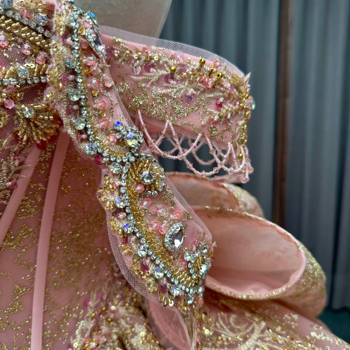 2025 Off Shoulder Rose Gold Quinceanera Dress Sweet 15 Quinceañera Flowers Vestidos De 15 Años Sequined Beading Lace Evening Party Dress MW81 - Image 5