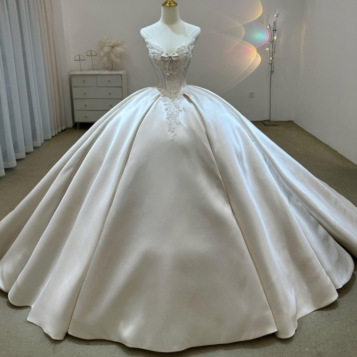 Elegant Shiny Ivory Satin Bowknot Ball Gown Wedding Dress Long Trailing Gown Bridal Dress