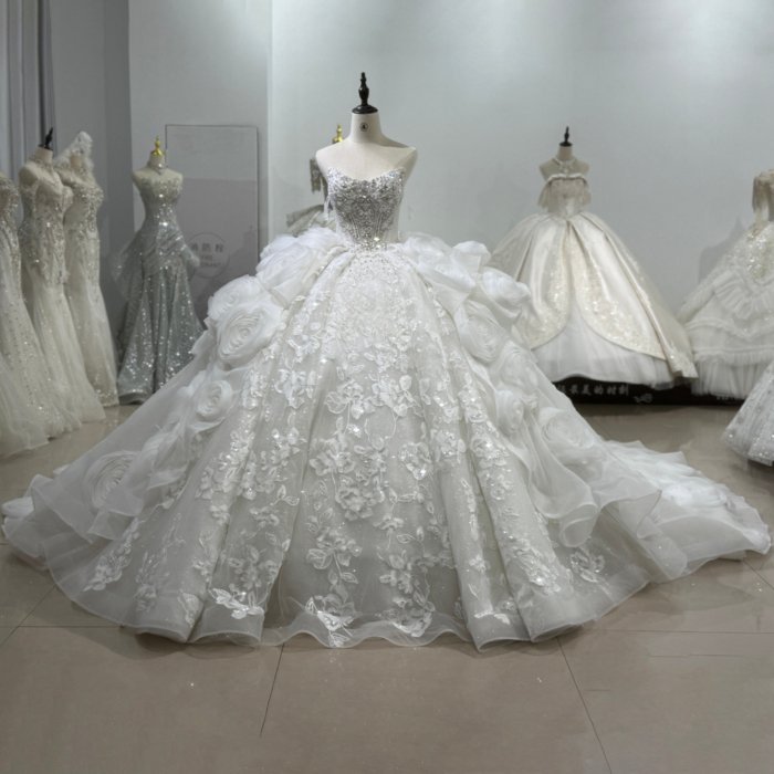 Elegant Crystal Ivory Sweetheart Ball Gown Wedding Dress Ruffled Appliqued Gown Bridal Dress