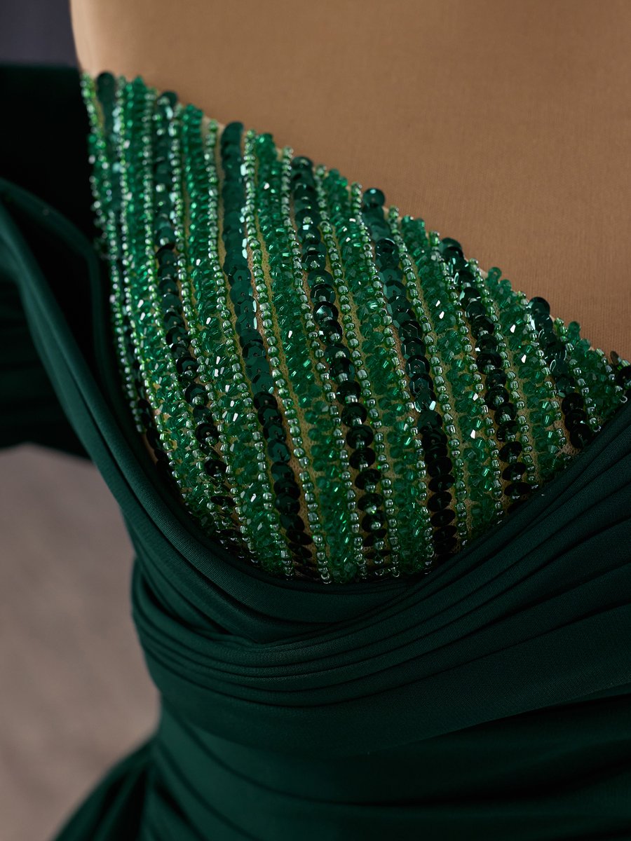 Elegant Emerald Evening Dress Off Shoulder Pleated Beaded Gown Long Train Engagement Photoshoot - Image 5