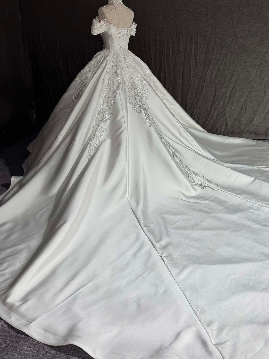 Elegant Ivory Sweetheart Off Shoulder Wedding Dress Beaded Lace Applique Ball Gown Cathedral Train - Image 5