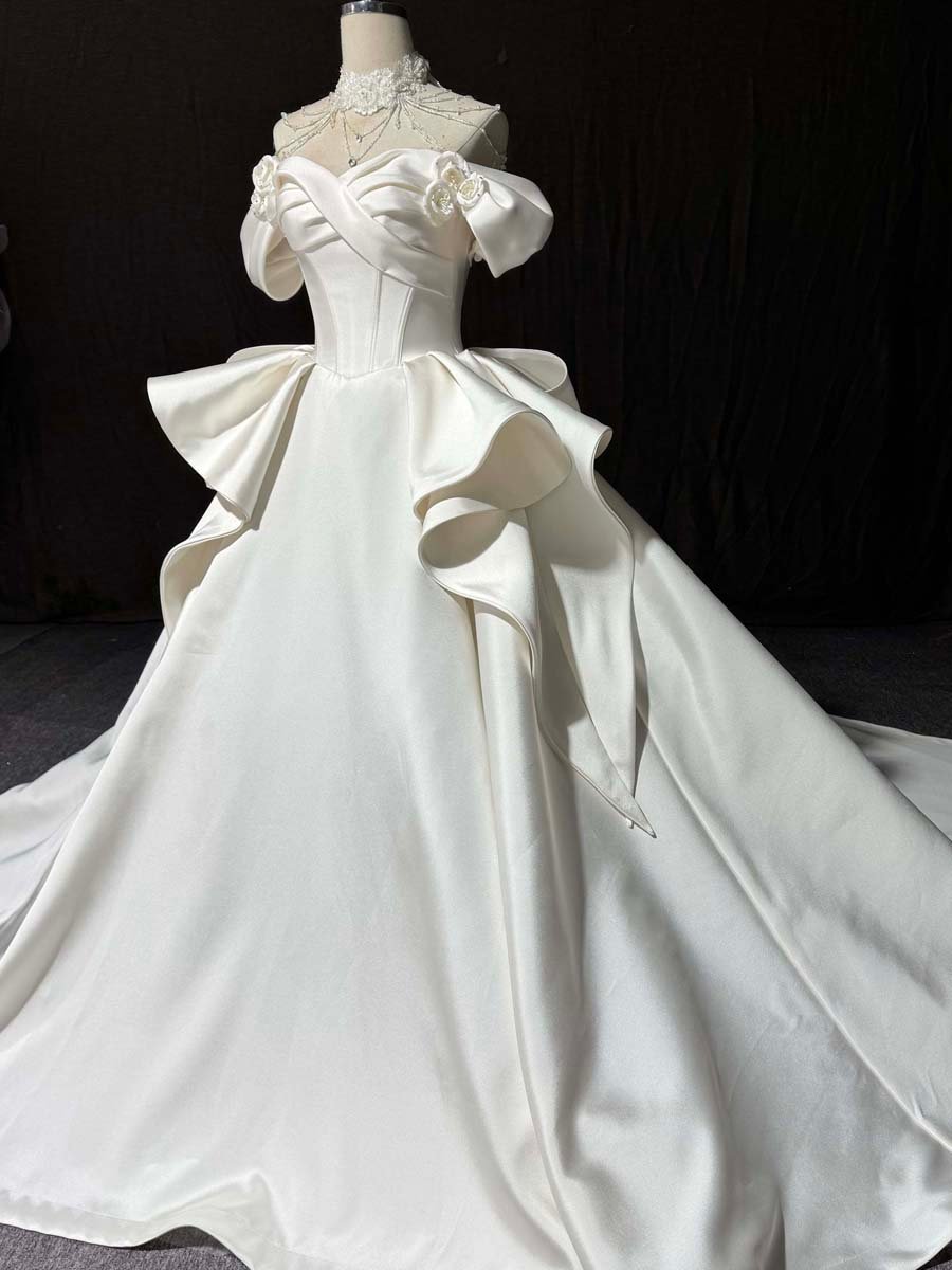 Glamorous Ivory Off Shoulder Sweetheart Wedding Dress Ruffles Bow Back Ball Gown Cathedral Train - Image 4