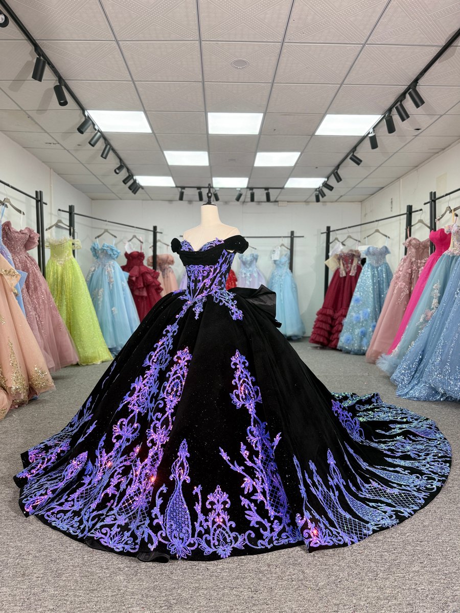 Exquisite Black Quinceanera Dress Ball Gown Sweetheart Off Shoulder Sparkly Long Train Quinceanera Dress Embroidery Sequin - Image 5