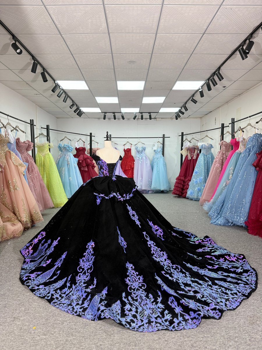 Exquisite Black Quinceanera Dress Ball Gown Sweetheart Off Shoulder Sparkly Long Train Quinceanera Dress Embroidery Sequin - Image 6