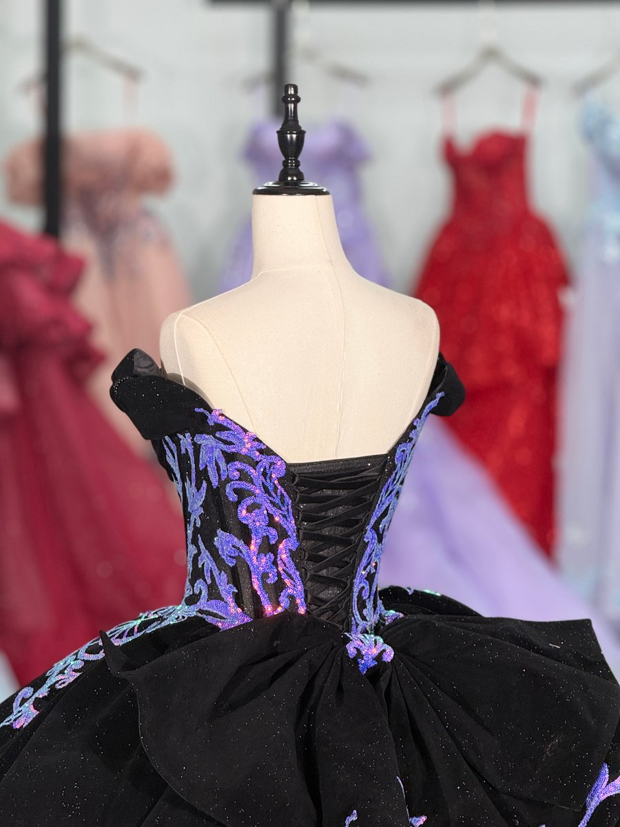 Exquisite Black Quinceanera Dress Ball Gown Sweetheart Off Shoulder Sparkly Long Train Quinceanera Dress Embroidery Sequin - Image 4