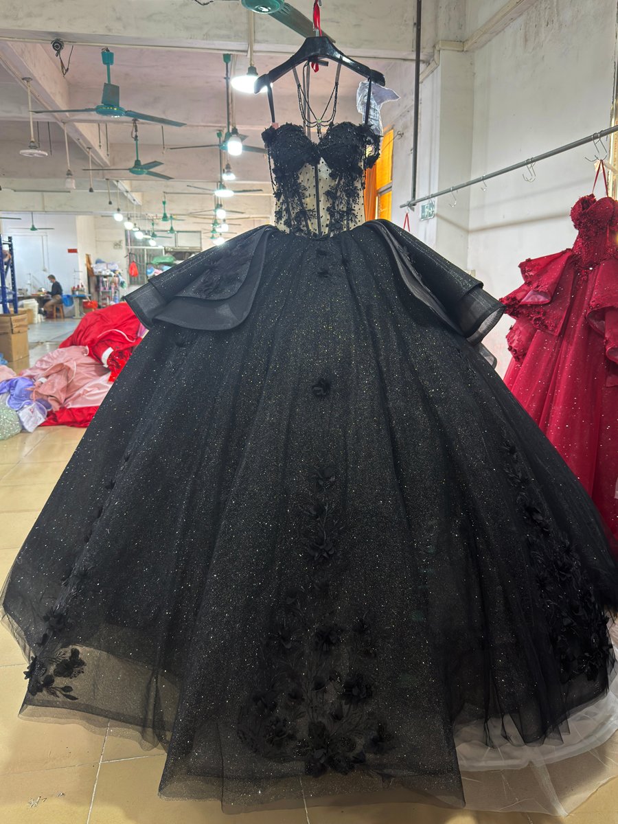 Dramatic Black Quinceanera Ball Gown Beaded Corset Strapless Tulle Sweet 16 Dress With Appliques
