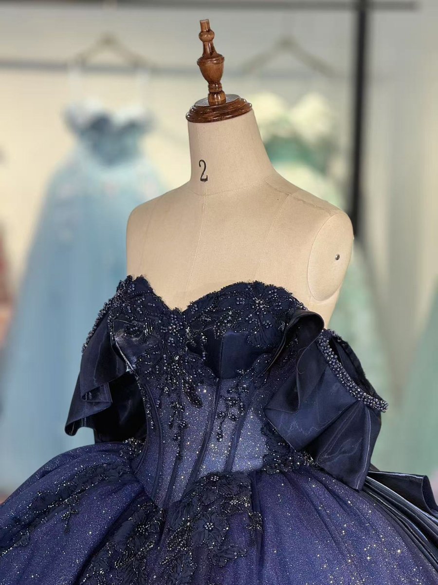 Sparkling Navy Blue Quinceanera Dress Off Shoulder Ball Gown Sweetheart Bodice Quinceanera Gown With Dramatic Satin Train And Lace Appliques - Image 3