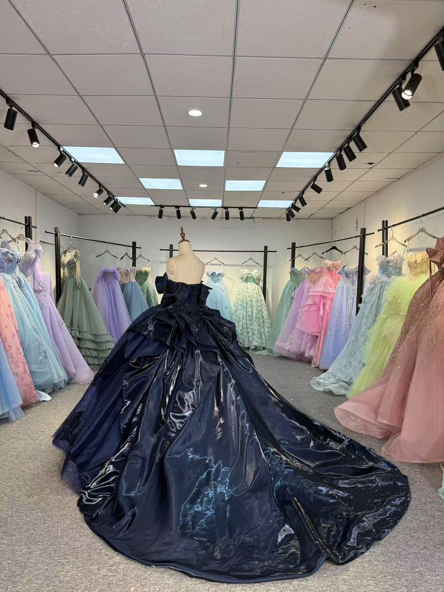 Sparkling Navy Blue Quinceanera Dress Off Shoulder Ball Gown Sweetheart Bodice Quinceanera Gown With Dramatic Satin Train And Lace Appliques - Image 6