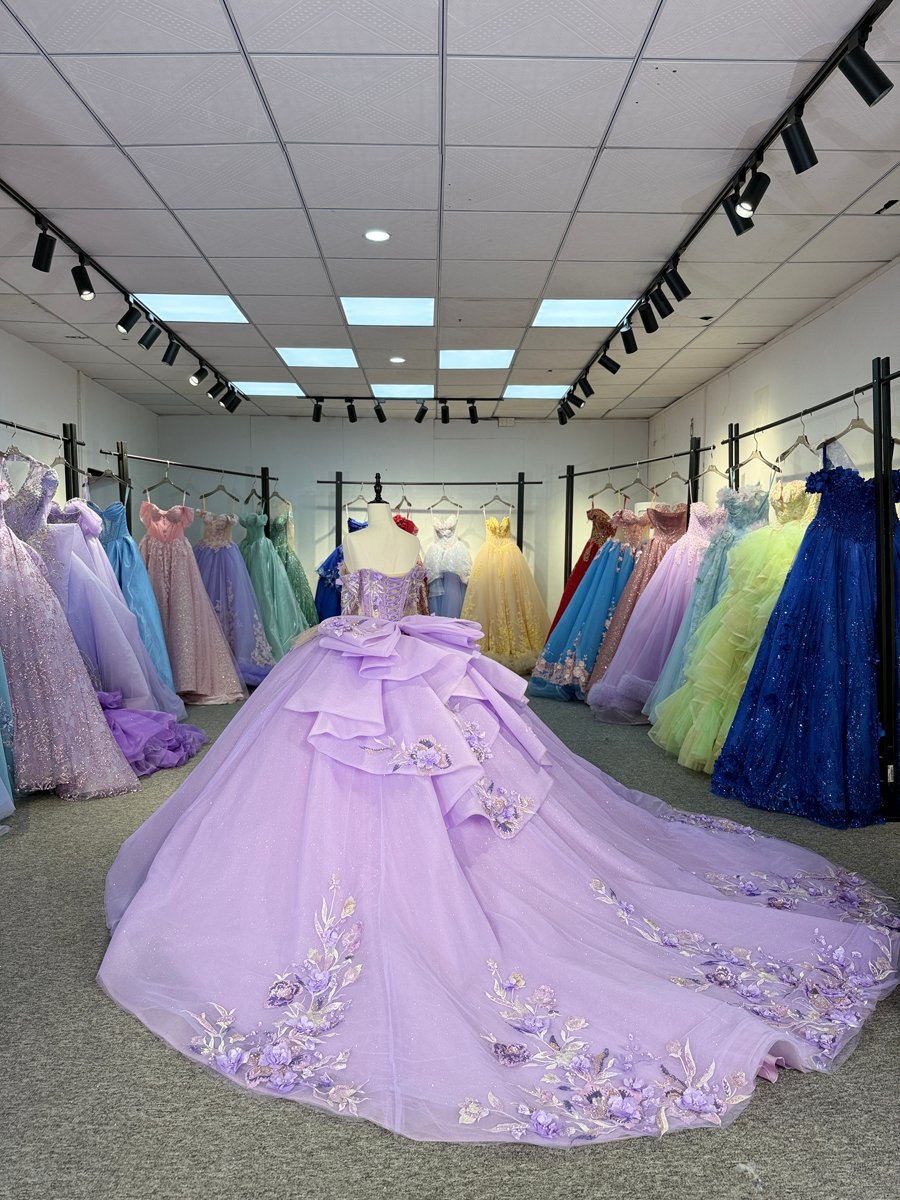 Enchanting Lavender Quinceanera Dress Floral Applique Off Shoulder Corset Back Quinceanera Gown With Sparkle Tulle And Ruffled Train - Image 6