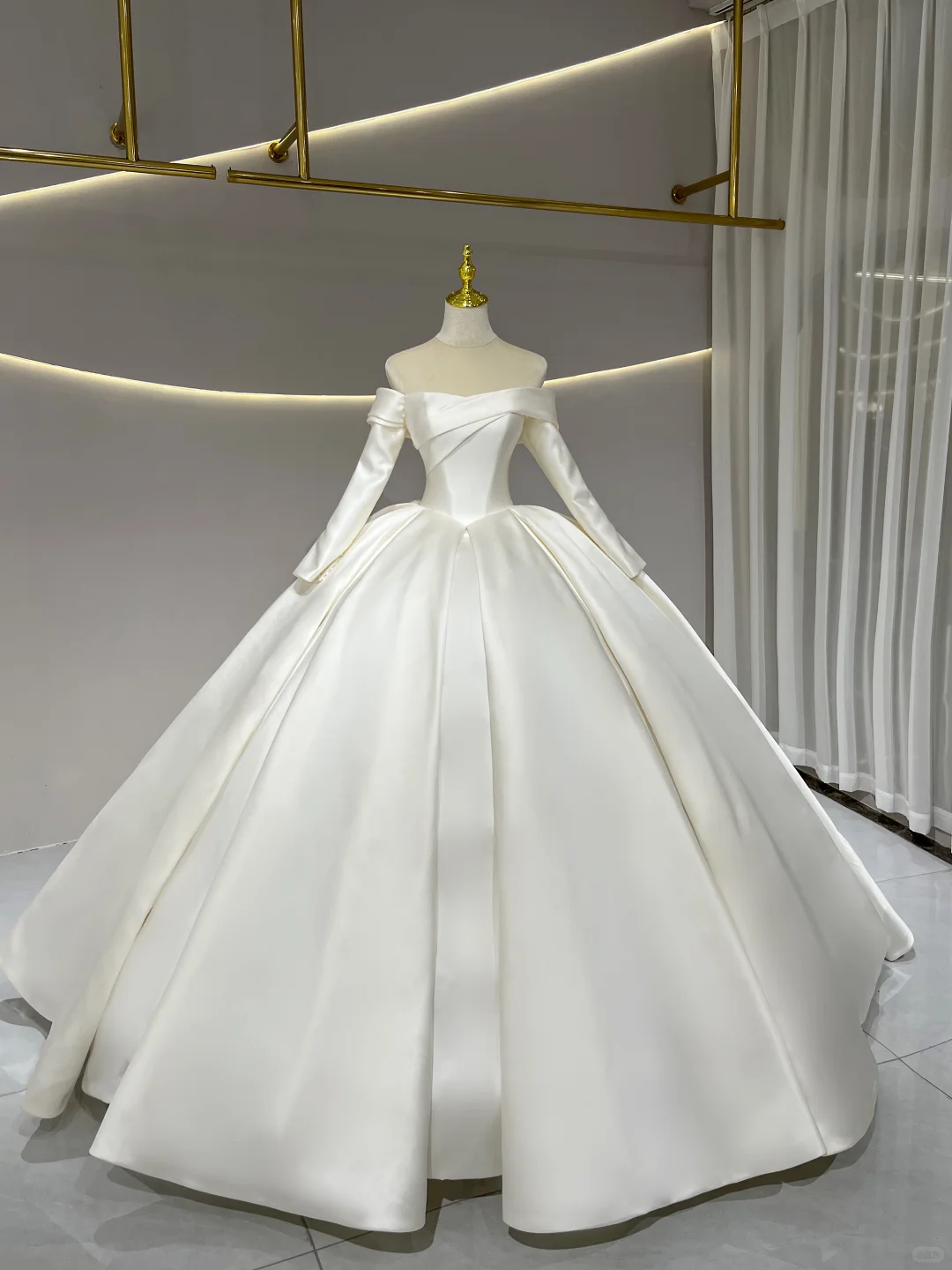 Satin Wedding Dress Elegant Bridal Gown Flowers Vestidos De Novias Sequined Beading Lace Evening Party Dress (Customer Link)