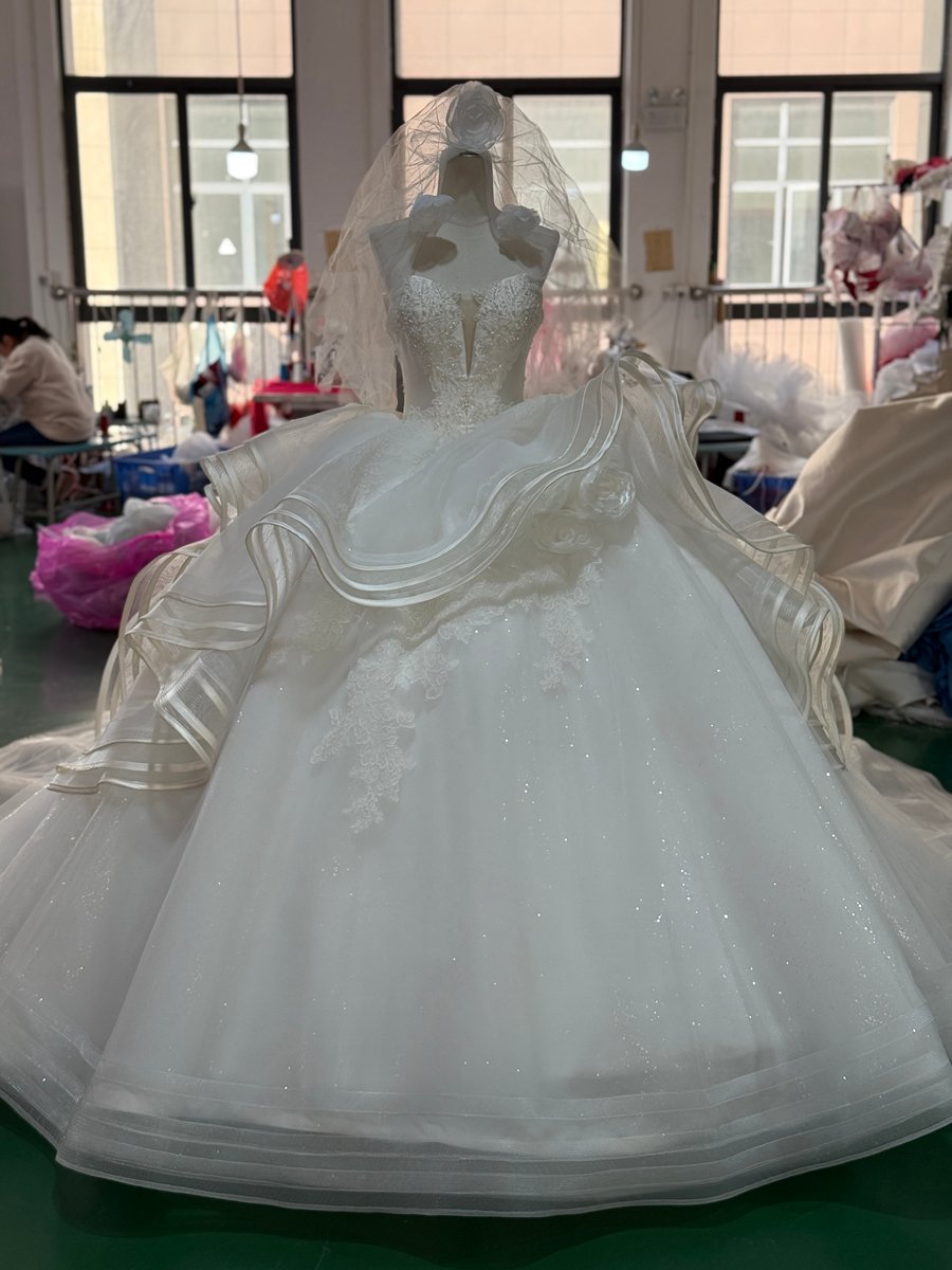 Glamorous Ivory Beaded Lace Applique Wedding Dress Sweetheart Ruffled Ball Gown Bridal Gowns