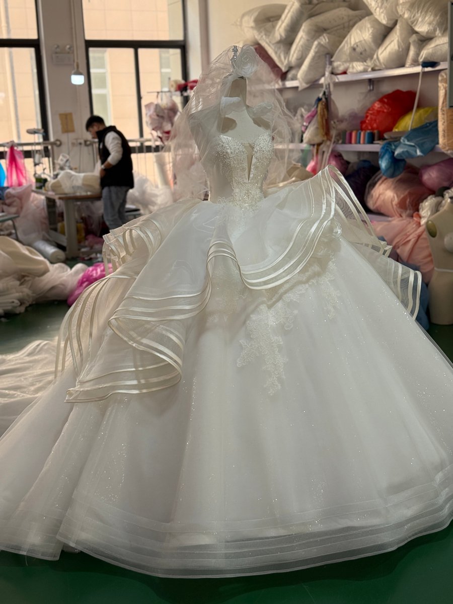 Glamorous Ivory Beaded Lace Applique Wedding Dress Sweetheart Ruffled Ball Gown Bridal Gowns - Image 4