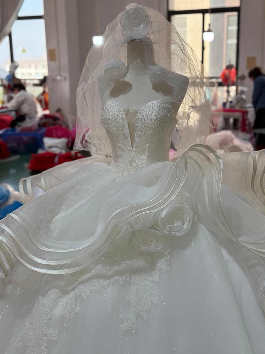 Glamorous Ivory Beaded Lace Applique Wedding Dress Sweetheart Ruffled Ball Gown Bridal Gowns - Image 5