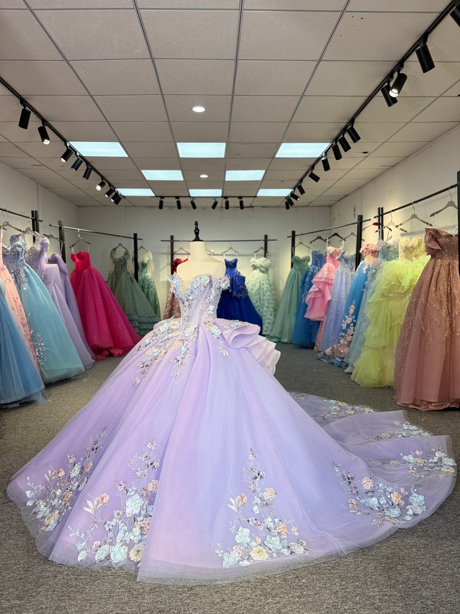 Gorgeous Lilac Floral Applique Quinceanera Dress Off Shoulder Tulle Ball Gown Long Train Sweet 15 Gowns - Image 5