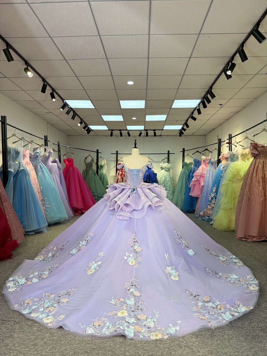 Gorgeous Lilac Floral Applique Quinceanera Dress Off Shoulder Tulle Ball Gown Long Train Sweet 15 Gowns - Image 2