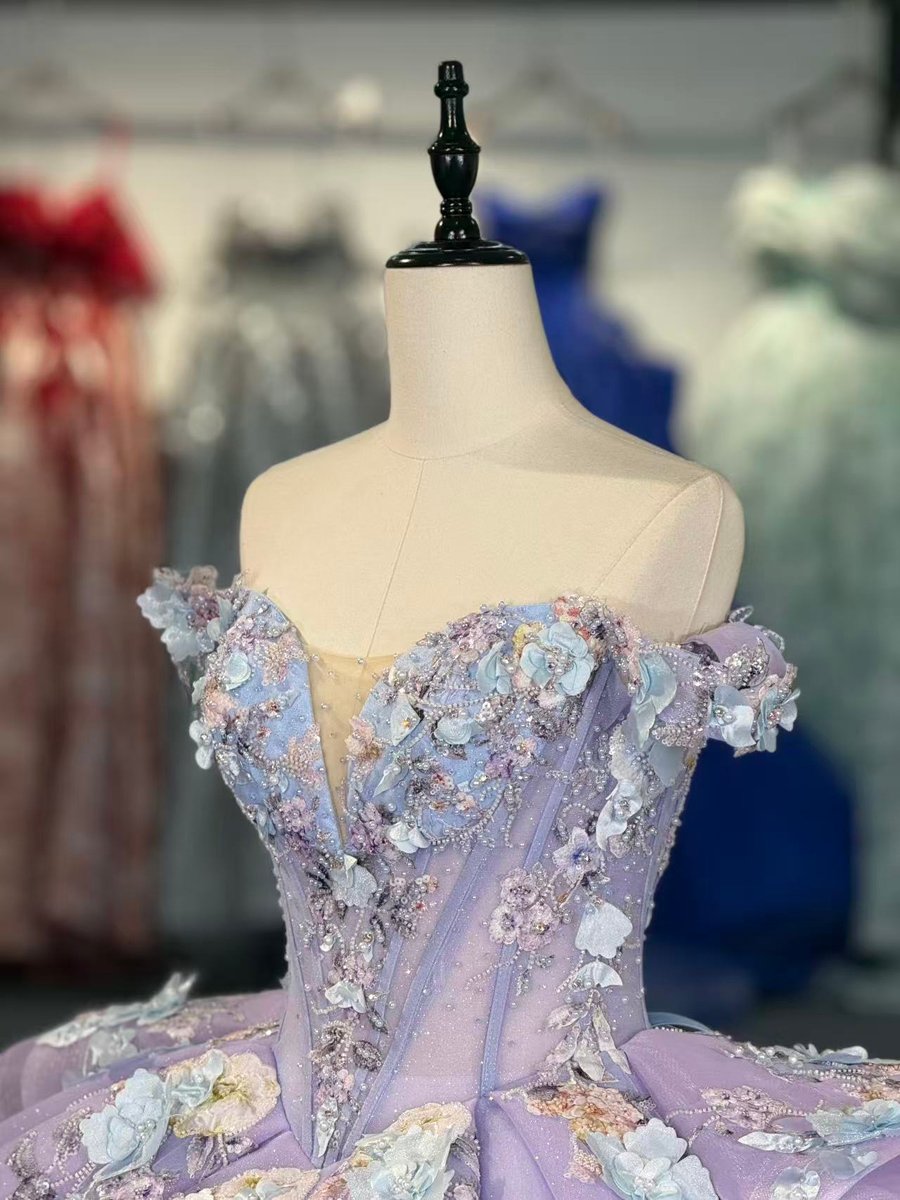 Gorgeous Lilac Floral Applique Quinceanera Dress Off Shoulder Tulle Ball Gown Long Train Sweet 15 Gowns - Image 3