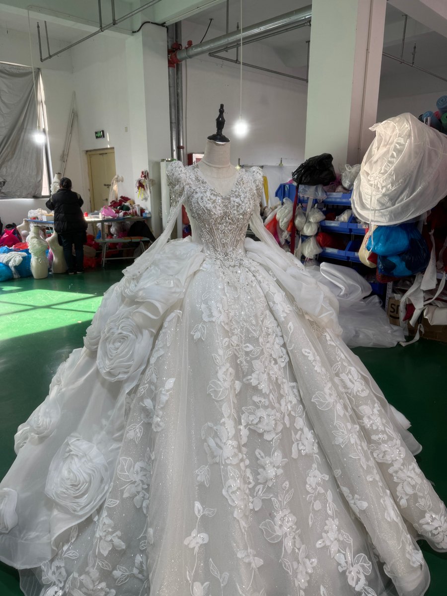 Luxury Ivory Wedding Dress Ball Gown Long Sleeves High Neck 3D Flowers Bridal Gowns Lace Up Back