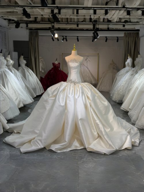 Luxurious Ivory Ball Gown Wedding Dress Strapless Crystal Beaded Dropped Waist Wedding Dress Satin Cathedral Train Bridal Gown