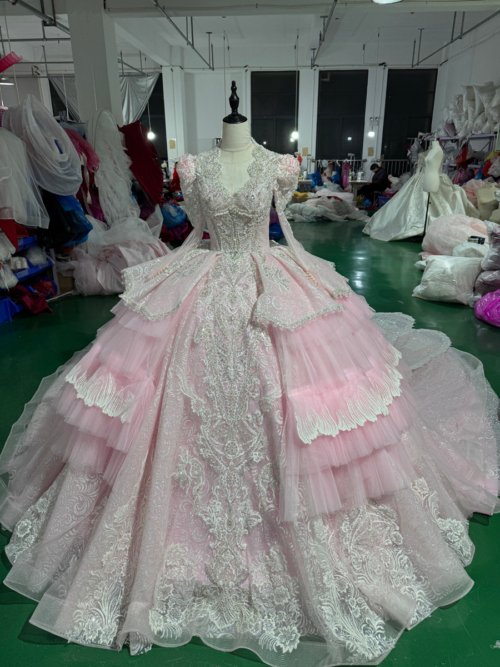 Elegant Pink Quinceanera Dress Ball Gown Layered Tulle Lace Applique Beaded Quinceanera Dress Cathedral Train Sweet 16 Princess Prom Gown