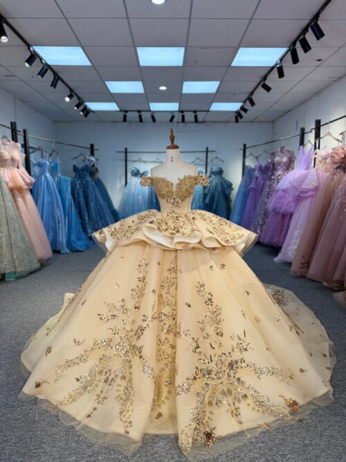 Stunning 2 in 1 Champagne Quinceanera Dress Cold Shoulder Beaded Sequin Quinceanera Dress Peplum Ball Gown Luxury Birthday Gown