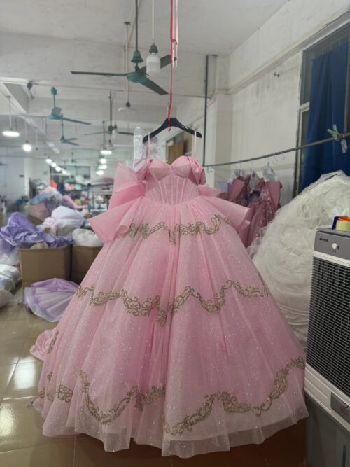 Romantic Blush Quinceanera Dress Puff Sleeve Gold Lace Quinceanera Dress Layered Ball Gown Fairy Tale Princess Gown