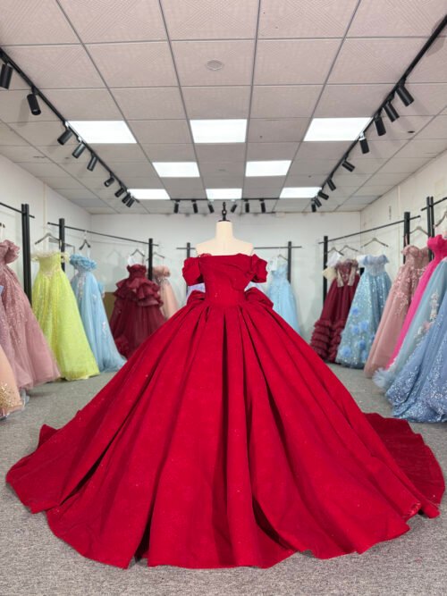 Classic Red Quinceanera Dress Off Shoulder Pleated Satin Quinceanera Dress Minimalist Ball Gown Elegant Formal Prom Gown