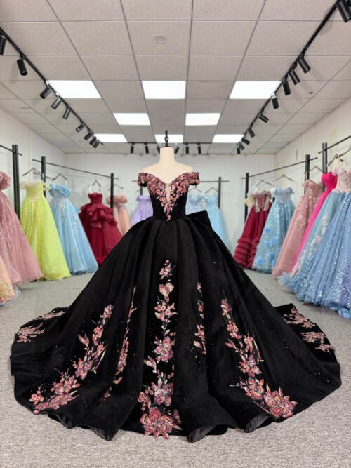 Stunning Black Quinceanera Dress Off Shoulder Pink Floral Applique Lace Ball Gown Formal Debutante Dress