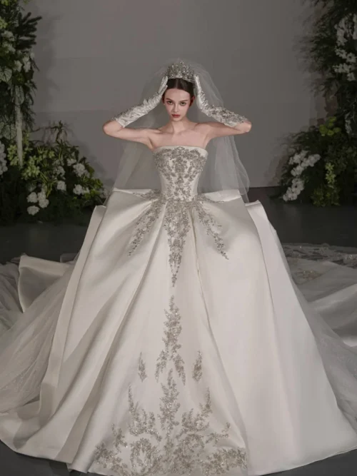 Stunning Ivory Wedding Dress Strapless Gold Embroidery Wedding Dress Satin Ball Gown Bridal Gown