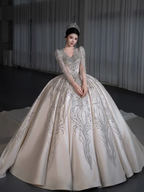 Elegant Ivory Wedding Dress Ball Gown V Neck Long Sleeve Wedding Dress Satin Embroidery Formal Bridal Gown