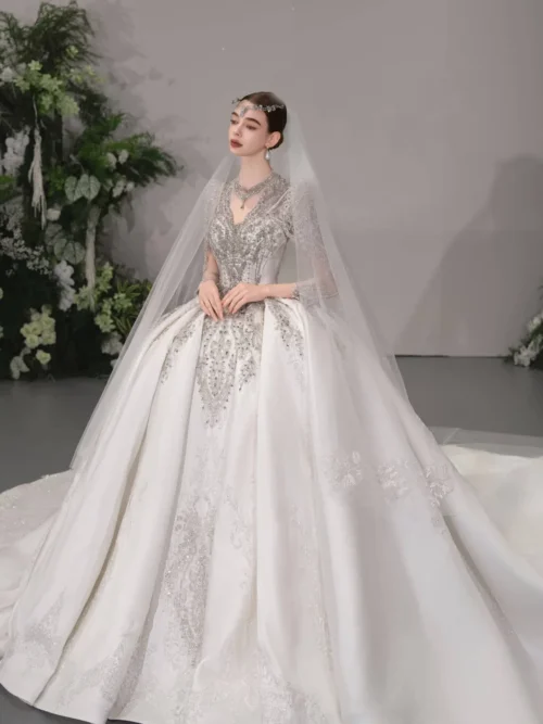 Classic Ivory Wedding Dress Ball Gown Satin Skirt Lace Wedding Dress Long Veil Traditional Formal Bridal Gown