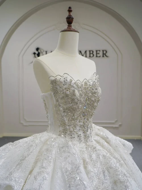 Exquisite Ivory Wedding Dress Ball Gown Strapless Satin Wedding Dress Beaded Waistline Glamorous Bridal Gown