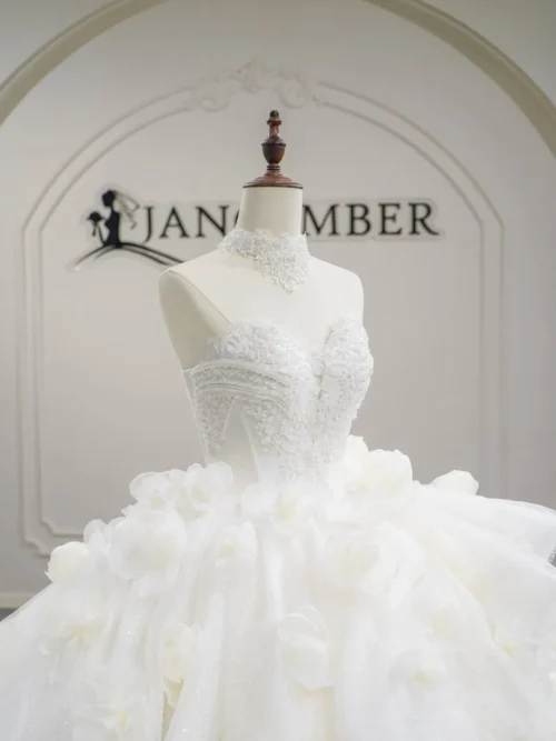 Royal Ivory Wedding Dress Ball Gown V Neck Sparkly Wedding Dress Silver Embroidery Couture High End Bridal Gown