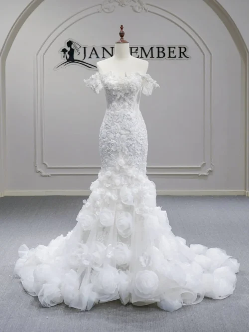 Elegant Ivory Wedding Dress Ball Gown V Neck Long Sleeve Wedding Dress Satin Embroidery Classic Bridal Gown