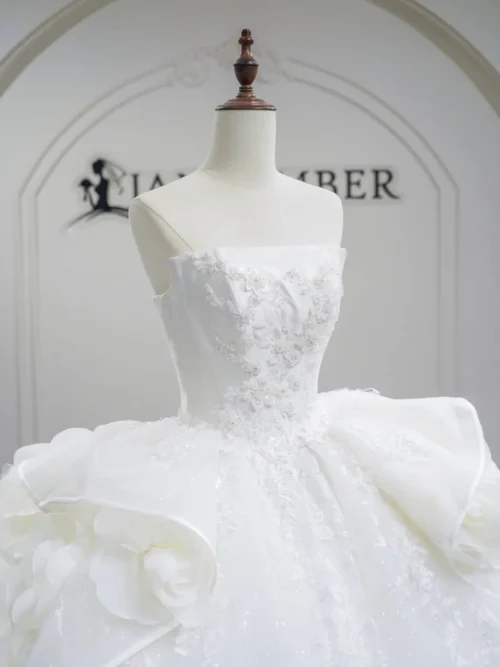 Exquisite Ivory Wedding Dress Ball Gown Spaghetti Strap Satin Wedding Dress Lace Medallion Glamorous Bridal Gown