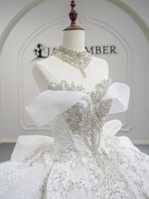 Elegant Ivory Wedding Dress Ball Gown V Neck Long Sleeve Wedding Dress Satin Embroidery Classic Bridal Gown