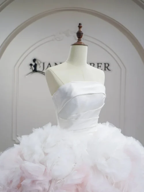 Majestic Pink Wedding Dress Ball Gown Square Neck Satin Wedding Dress Floral Applique Sophisticated Bridal Gown